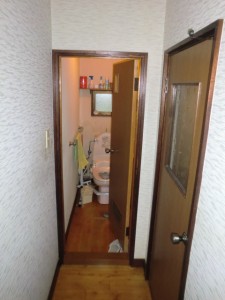 トイレ用ドア　折戸工事　